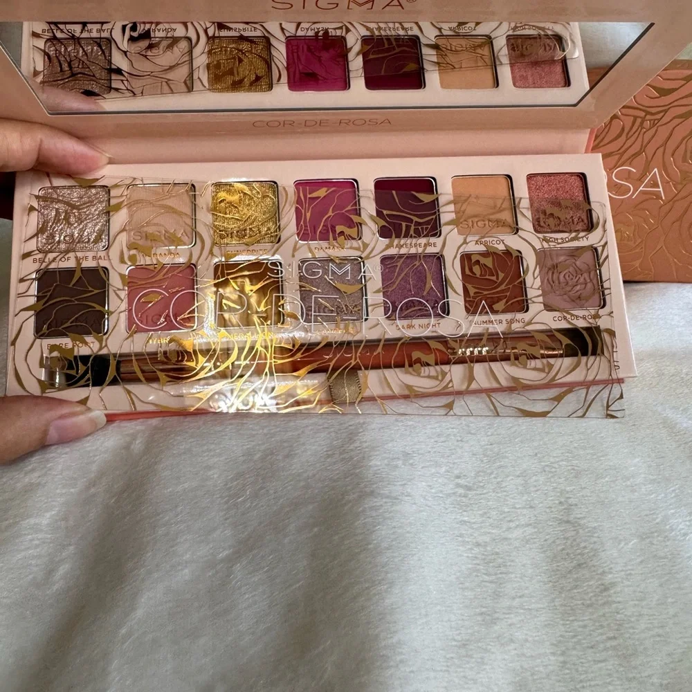 Sigma Beauty Cor-de-Rosa Eyeshadow Palette with Pink and Purple Hues